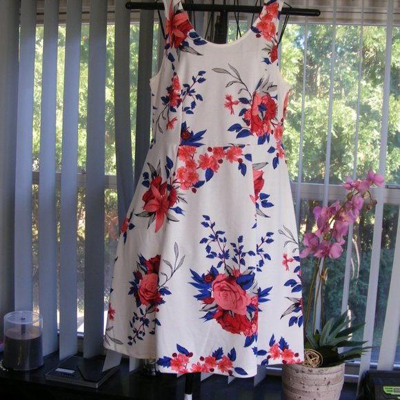 K Jordan Lovely Colorful Flowers Dress NWOT - Picture 2 of 5